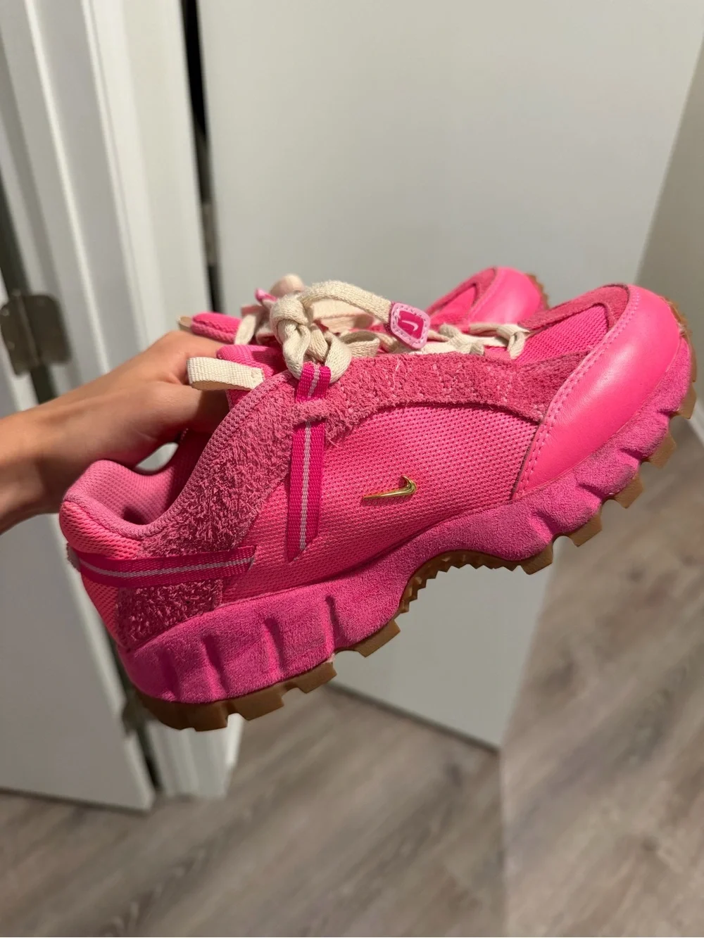 Jacquemus Bright Pink Mesh Sneaker with Cream Laces - Picture 1 of 5